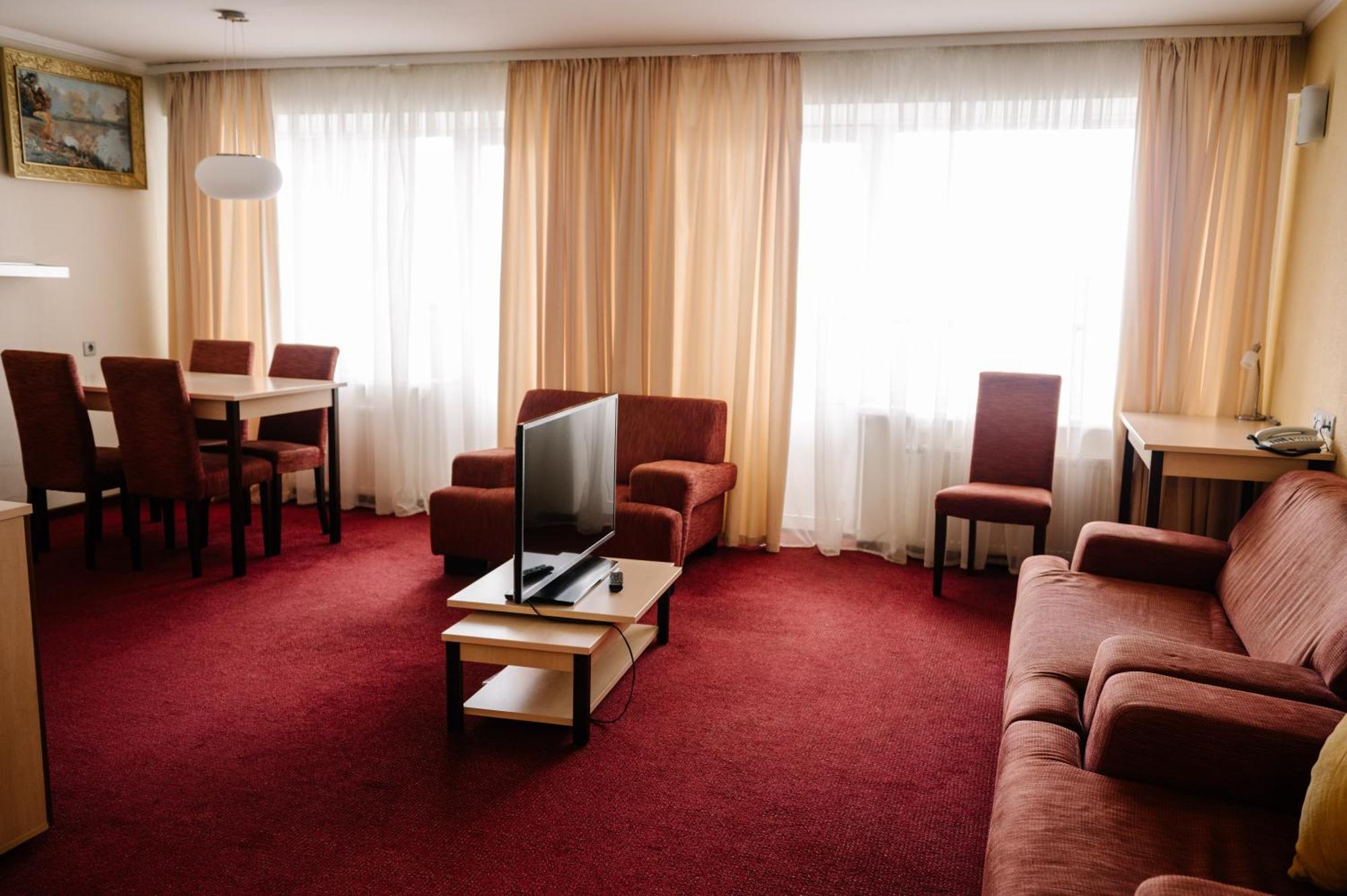 7 Days Hotel Kamyanets-Podilskyi Exteriér fotografie