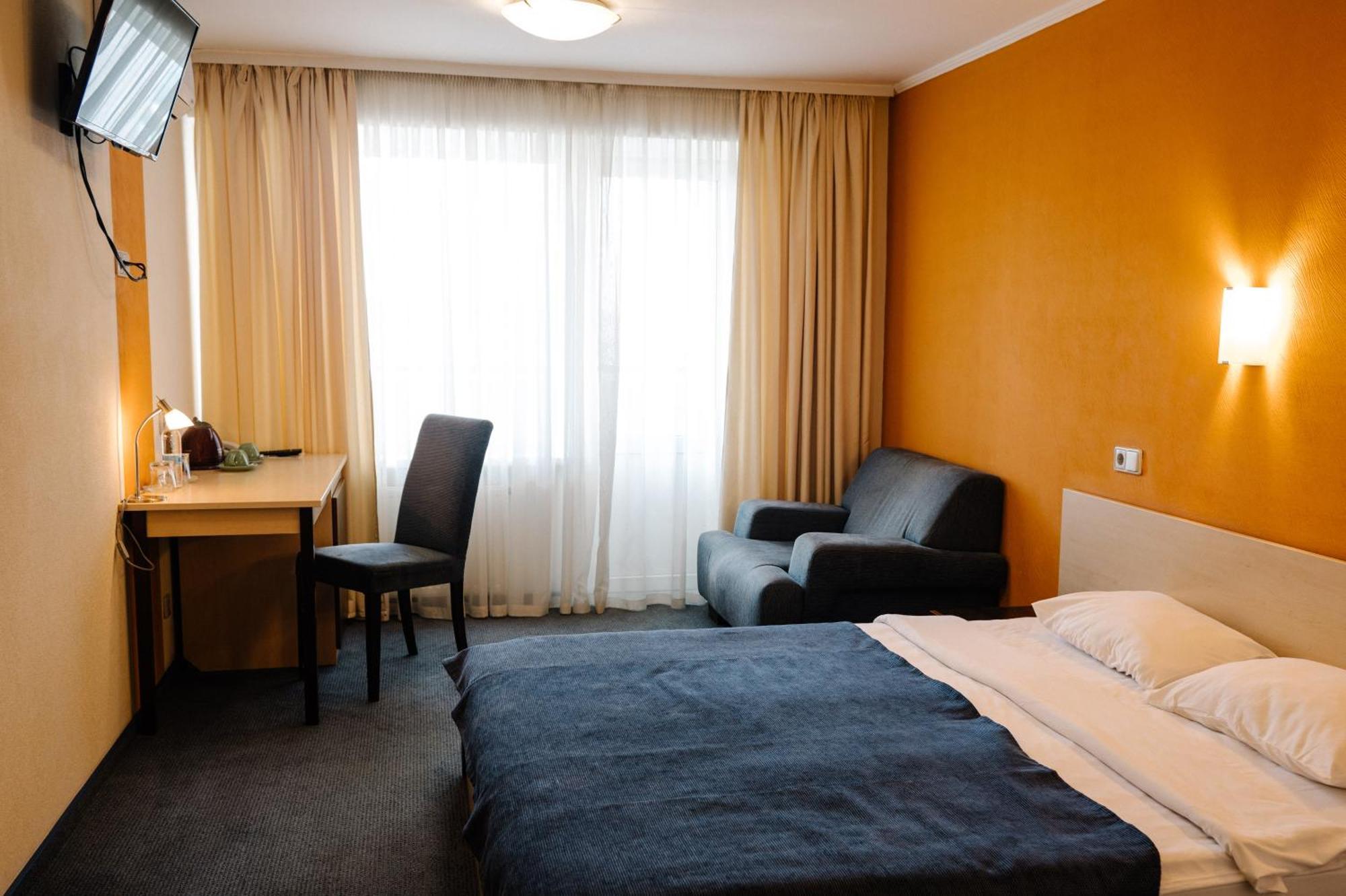 7 Days Hotel Kamyanets-Podilskyi Exteriér fotografie