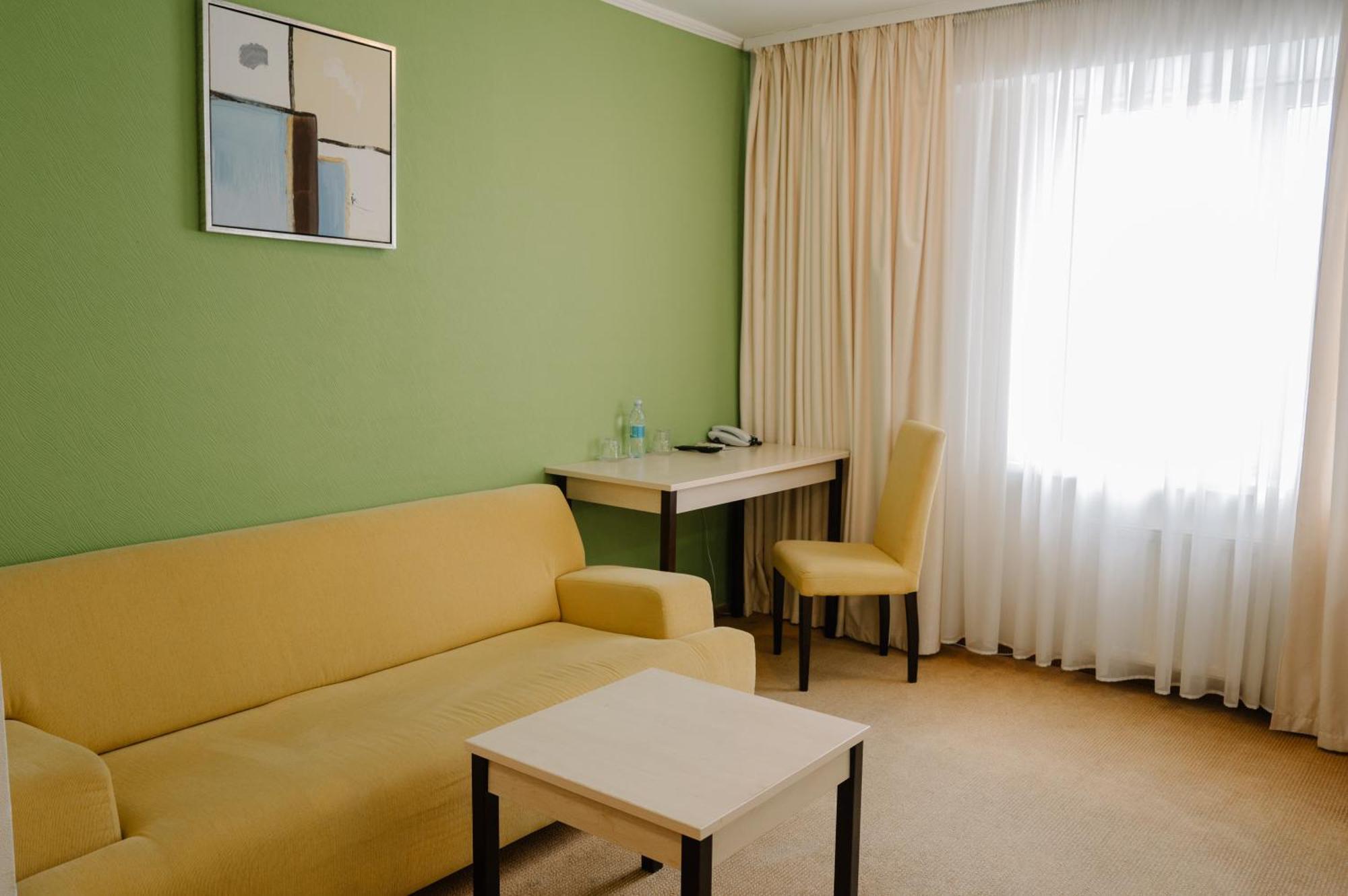 7 Days Hotel Kamyanets-Podilskyi Exteriér fotografie