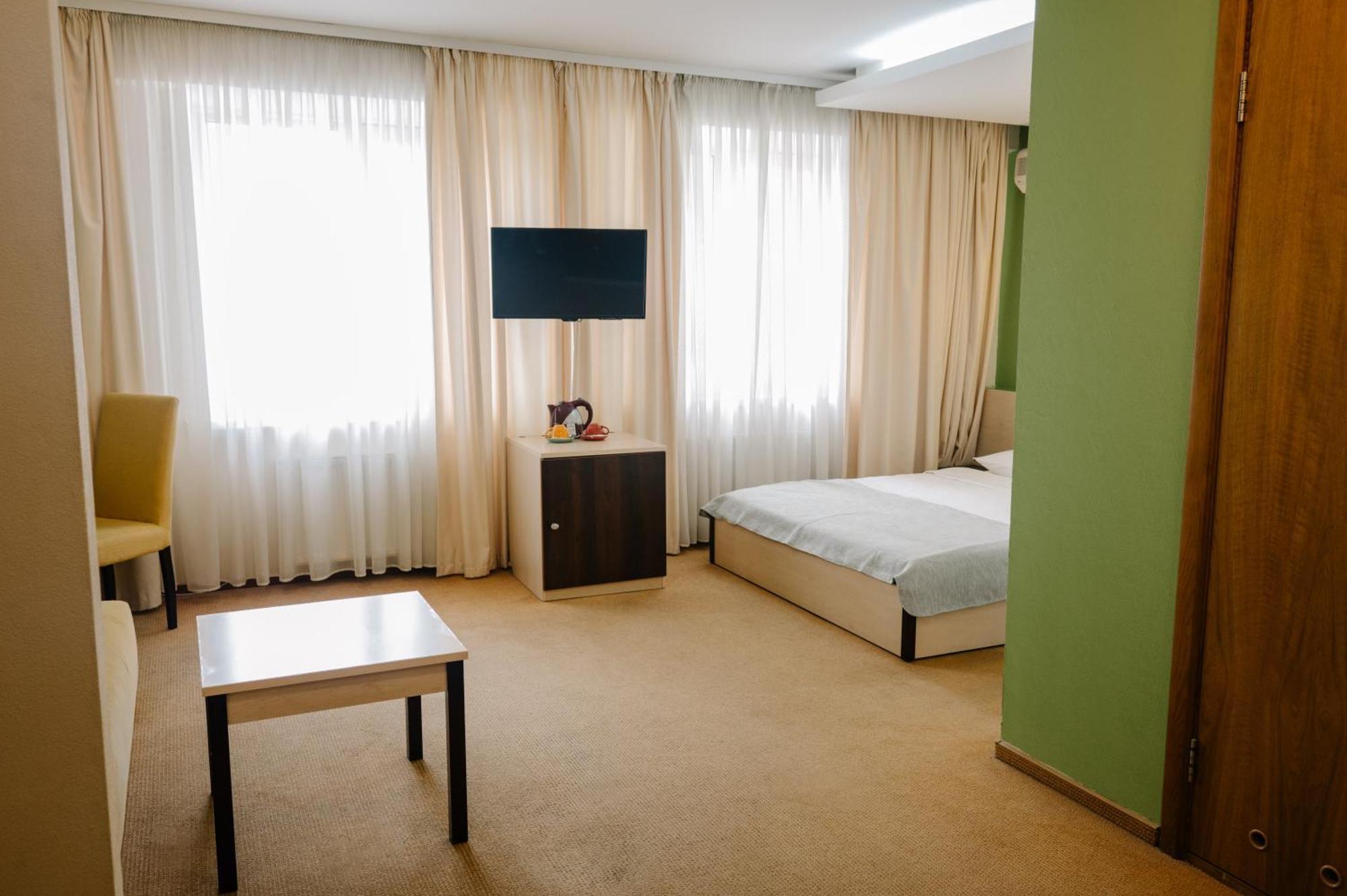 7 Days Hotel Kamyanets-Podilskyi Exteriér fotografie